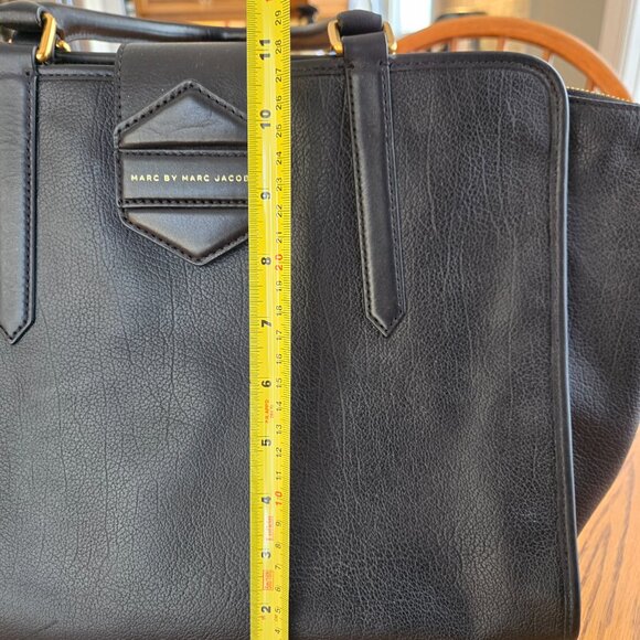 Marc Jacobs Black Cowhide Purse - Picture 7 of 9